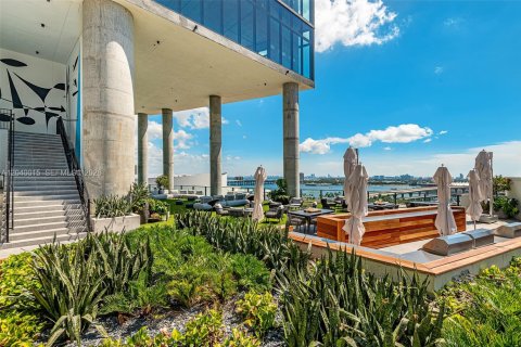 Condominio en alquiler en Miami, Florida, 3 dormitorios, 213.77 m2 № 2086187 - foto 24
