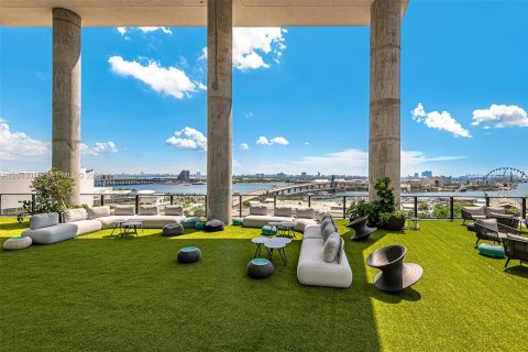 Condominio en alquiler en Miami, Florida, 3 dormitorios, 213.77 m2 № 2086187 - foto 11