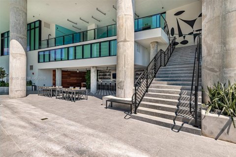 Condominio en alquiler en Miami, Florida, 3 dormitorios, 213.77 m2 № 2086187 - foto 15