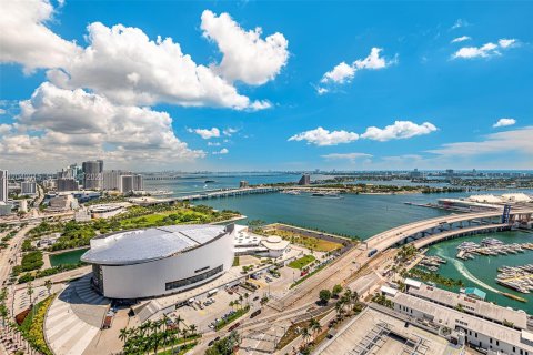 Condominio en alquiler en Miami, Florida, 3 dormitorios, 213.77 m2 № 2086187 - foto 27