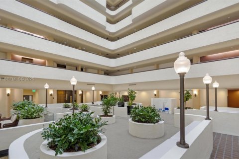 Copropriété à vendre à Coral Gables, Floride: 2 chambres, 104.89 m2 № 1990458 - photo 4