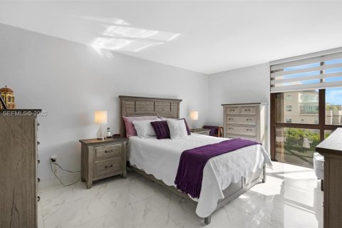 Copropriété à vendre à Coral Gables, Floride: 2 chambres, 104.89 m2 № 1990458 - photo 17