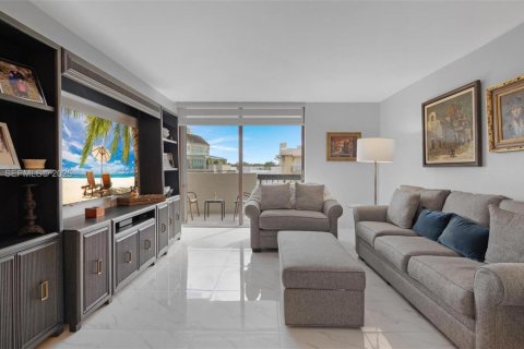 Copropriété à vendre à Coral Gables, Floride: 2 chambres, 104.89 m2 № 1990458 - photo 11