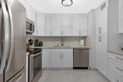 Copropriété à vendre à Coral Gables, Floride: 2 chambres, 104.89 m2 № 1990458 - photo 8