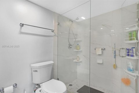 Copropriété à vendre à Coral Gables, Floride: 2 chambres, 104.89 m2 № 1990458 - photo 20