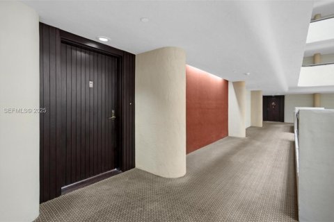 Copropriété à vendre à Coral Gables, Floride: 2 chambres, 104.89 m2 № 1990458 - photo 3