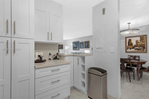 Copropriété à vendre à Coral Gables, Floride: 2 chambres, 104.89 m2 № 1990458 - photo 9