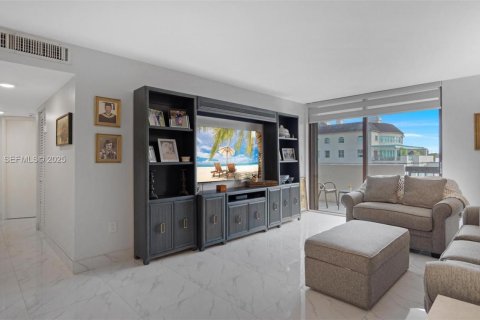 Copropriété à vendre à Coral Gables, Floride: 2 chambres, 104.89 m2 № 1990458 - photo 12