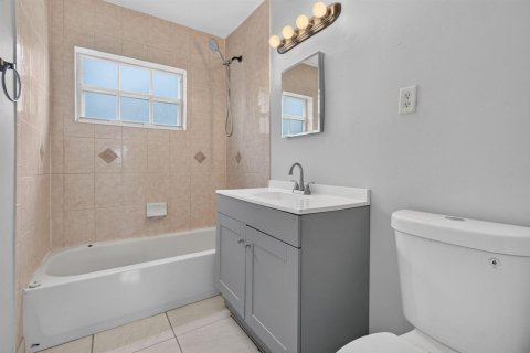 Villa ou maison à louer à Oakland Park, Floride: 2 chambres, 81.38 m2 № 2383023 - photo 21