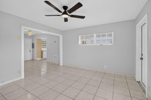 Villa ou maison à louer à Oakland Park, Floride: 2 chambres, 81.38 m2 № 2383023 - photo 7
