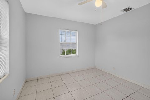 Villa ou maison à louer à Oakland Park, Floride: 2 chambres, 81.38 m2 № 2383023 - photo 25