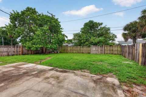 Villa ou maison à louer à Oakland Park, Floride: 2 chambres, 81.38 m2 № 2383023 - photo 27