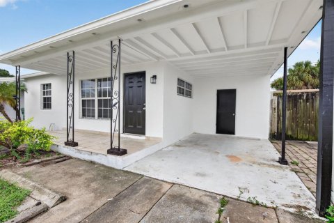 Villa ou maison à louer à Oakland Park, Floride: 2 chambres, 81.38 m2 № 2383023 - photo 5