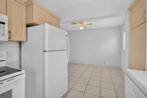 Villa ou maison à louer à Oakland Park, Floride: 2 chambres, 81.38 m2 № 2383023 - photo 15