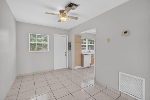 Villa ou maison à louer à Oakland Park, Floride: 2 chambres, 81.38 m2 № 2383023 - photo 10