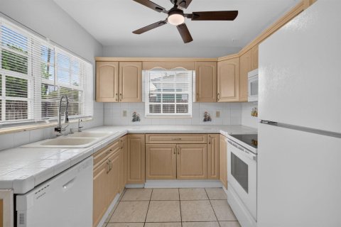 Villa ou maison à louer à Oakland Park, Floride: 2 chambres, 81.38 m2 № 2383023 - photo 13