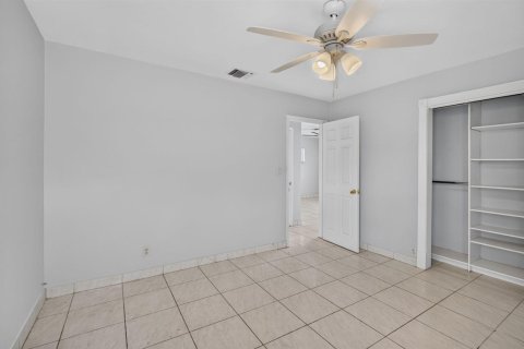 Villa ou maison à louer à Oakland Park, Floride: 2 chambres, 81.38 m2 № 2383023 - photo 19