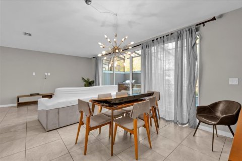 Townhouse in Kissimmee, Florida 4 bedrooms, 162.76 sq.m. № 1732823 - photo 14