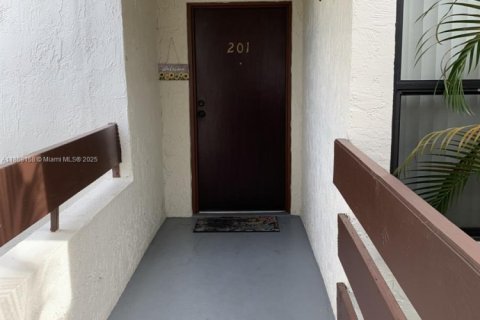 Condo in Miami, Florida, 3 bedrooms  № 1921299 - photo 6