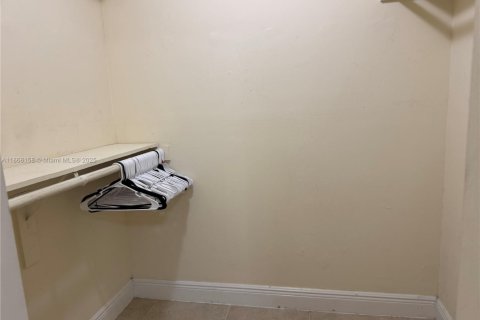 Condo in Miami, Florida, 3 bedrooms  № 1921299 - photo 18