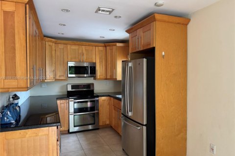 Condo in Miami, Florida, 3 bedrooms  № 1921299 - photo 11