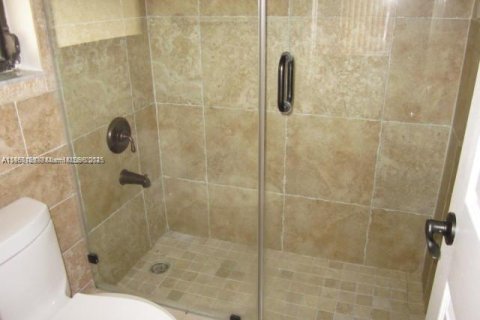 Condo in Miami, Florida, 3 bedrooms  № 1921299 - photo 10
