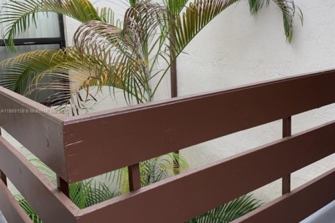 Condo in Miami, Florida, 3 bedrooms  № 1921299 - photo 5