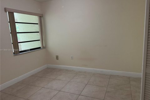 Condo in Miami, Florida, 3 bedrooms  № 1921299 - photo 15