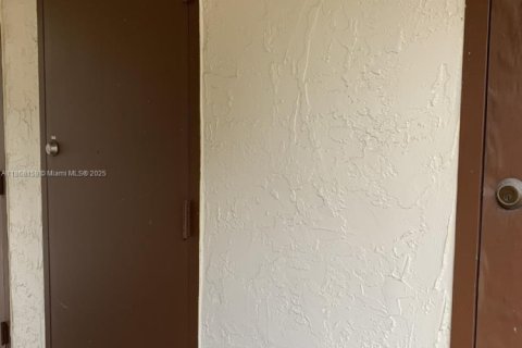 Condo in Miami, Florida, 3 bedrooms  № 1921299 - photo 22