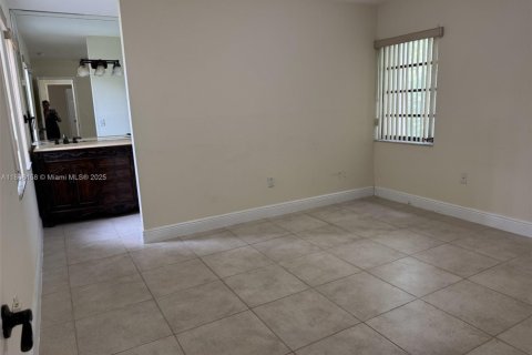 Condo in Miami, Florida, 3 bedrooms  № 1921299 - photo 20