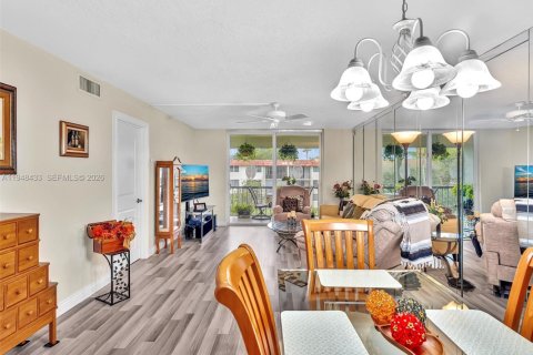 Condo à Pembroke Pines, Floride, 2 chambres  № 2079807