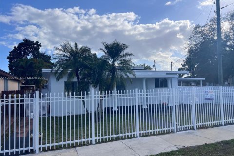 Дом в Майами, Флорида 4 спальни, 184.13м2 № 2050746