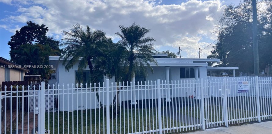 Дом в Майами, Флорида 4 спальни, 184.13м2 № 2050746