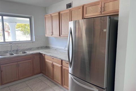 Купить виллу или дом в Майами, Флорида 4 спальни, 184.13м2, № 2050746 - фото 11