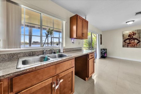 Townhouse in Sunrise, Florida 3 bedrooms, 162.58 sq.m. № 1940036 - photo 24