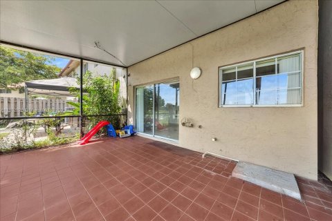 Townhouse in Sunrise, Florida 3 bedrooms, 162.58 sq.m. № 1940036 - photo 5