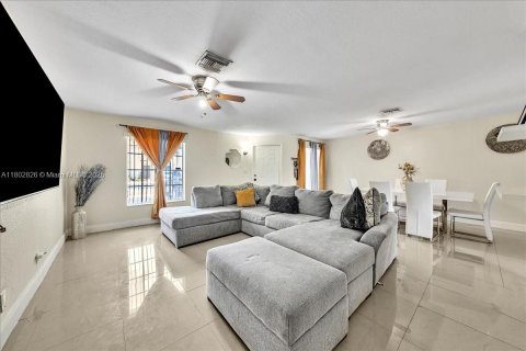 Townhouse in Sunrise, Florida 3 bedrooms, 162.58 sq.m. № 1940036 - photo 11