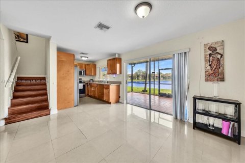 Townhouse in Sunrise, Florida 3 bedrooms, 162.58 sq.m. № 1940036 - photo 15