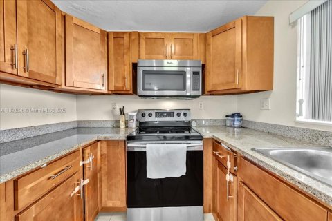 Townhouse in Sunrise, Florida 3 bedrooms, 162.58 sq.m. № 1940036 - photo 23