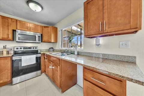 Townhouse in Sunrise, Florida 3 bedrooms, 162.58 sq.m. № 1940036 - photo 21