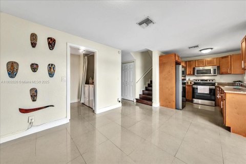 Townhouse in Sunrise, Florida 3 bedrooms, 162.58 sq.m. № 1940036 - photo 16