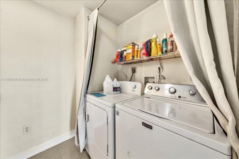 Townhouse in Sunrise, Florida 3 bedrooms, 162.58 sq.m. № 1940036 - photo 18