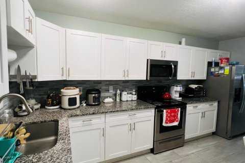 Casa en venta en Tampa, Florida, 4 dormitorios, 117.06 m2 № 2077593 - foto 7