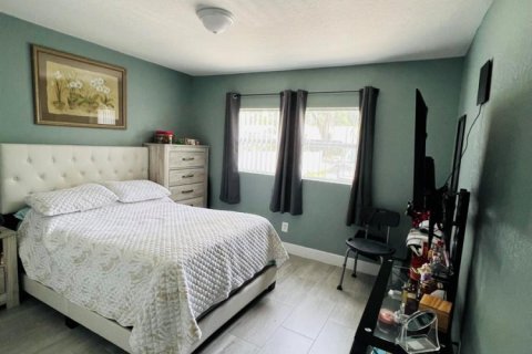Casa en venta en Tampa, Florida, 4 dormitorios, 117.06 m2 № 2077593 - foto 22