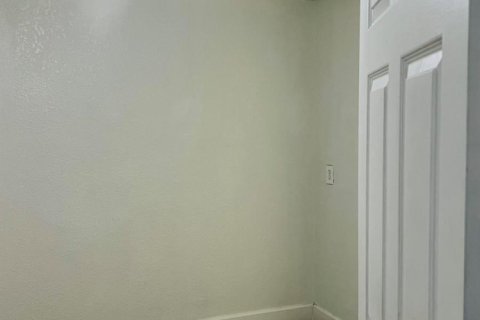 Casa en venta en Tampa, Florida, 4 dormitorios, 117.06 m2 № 2077593 - foto 28