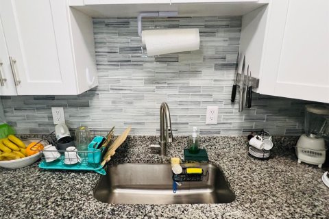 Casa en venta en Tampa, Florida, 4 dormitorios, 117.06 m2 № 2077593 - foto 10