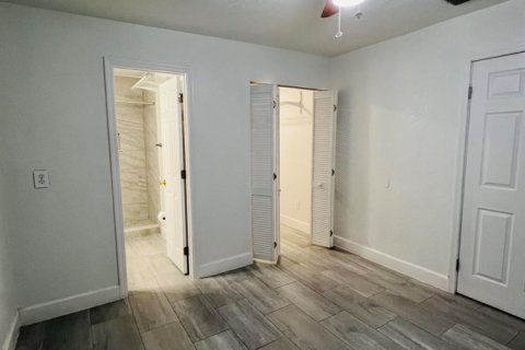 Casa en venta en Tampa, Florida, 4 dormitorios, 117.06 m2 № 2077593 - foto 29