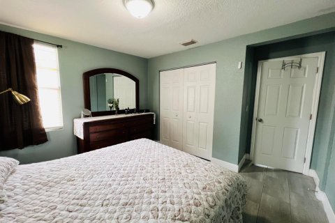 Casa en venta en Tampa, Florida, 4 dormitorios, 117.06 m2 № 2077593 - foto 21