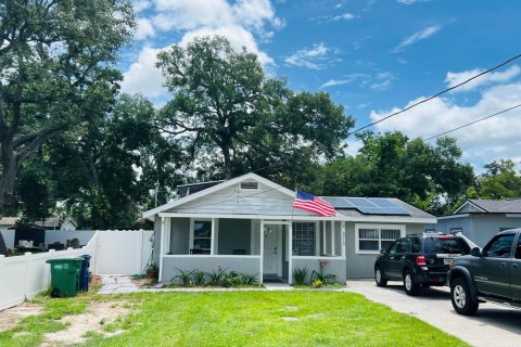 Casa en venta en Tampa, Florida, 4 dormitorios, 117.06 m2 № 2077593 - foto 3