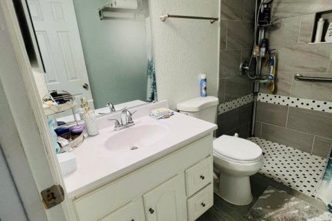 Casa en venta en Tampa, Florida, 4 dormitorios, 117.06 m2 № 2077593 - foto 18